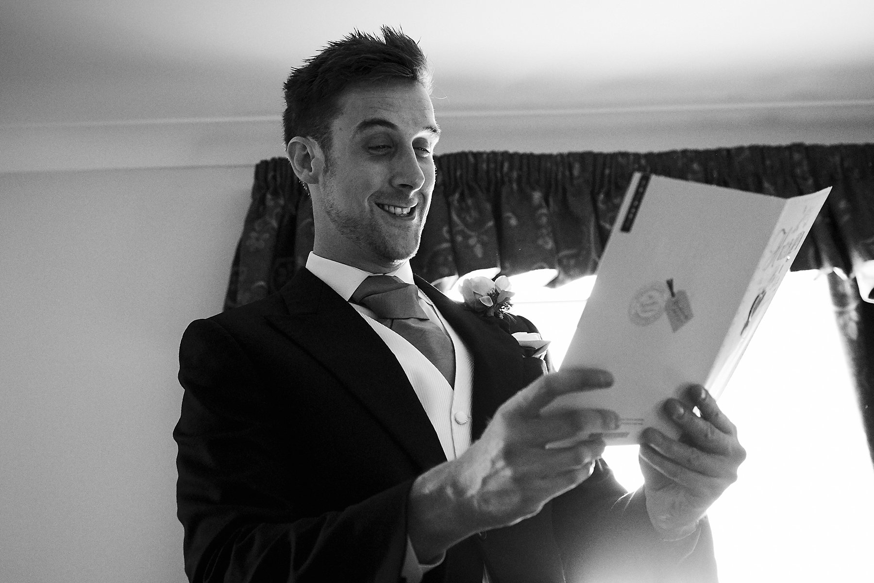 groom reading card from bride to be